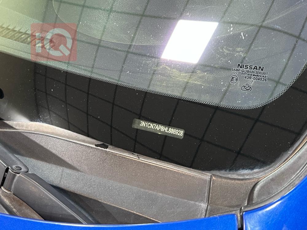 نيسان فيرسا